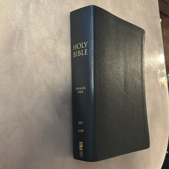 Holy (Parallel) Bible KJV & AMP with Jesus’ words in red. BRAND NEW & NEVER USED - Picture 3 of 11